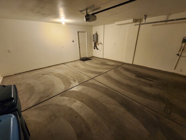 Building Photo - Lovely Two Story Home in Mountain Edge Community