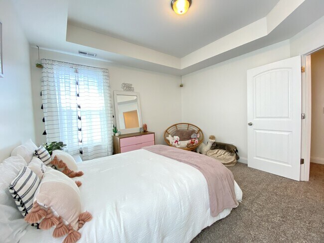 Building Photo - 140 Verdmont Dr