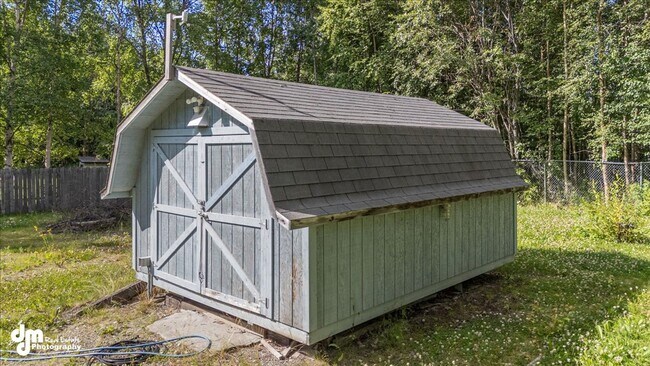 Building Photo - Cozy 3 bedroom 2 bath home w/ fully fenced...