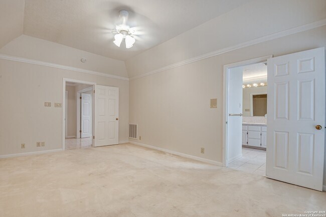 Building Photo - 14823 River Glen N