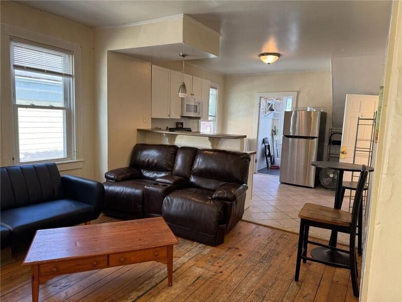 Building Photo - 9 Ann St