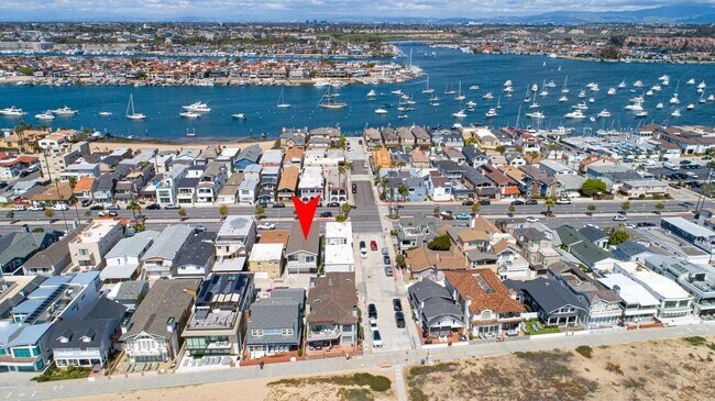 Building Photo - 905 W Balboa Blvd