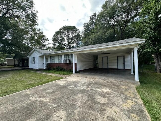 Building Photo - 1044 Cooper Rd