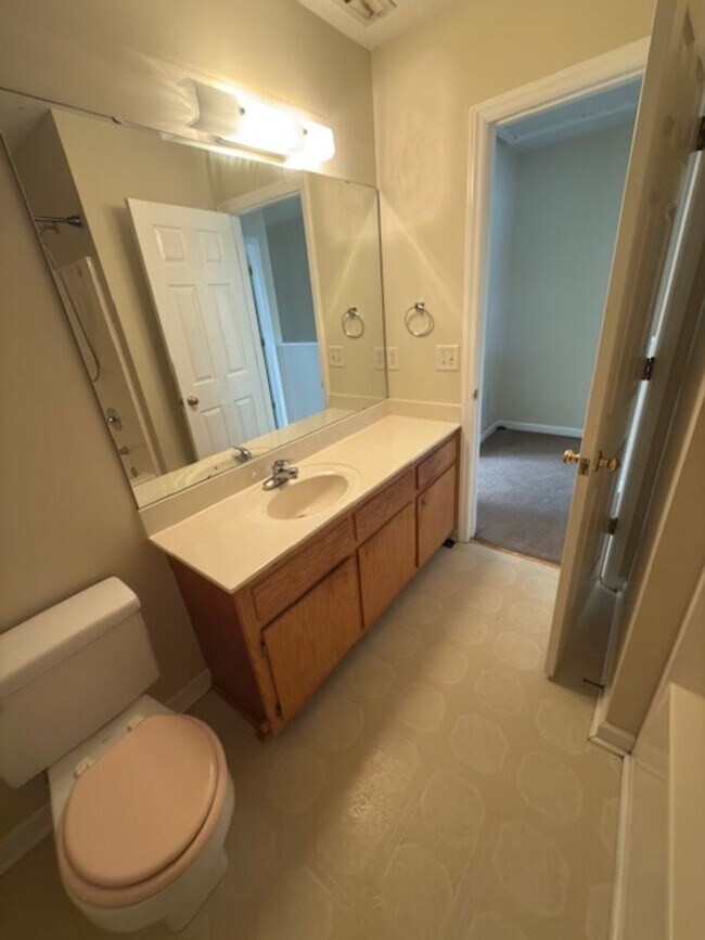 Building Photo - Two bedroom, 1.5 townhouse in Graham (Park Place Apts)