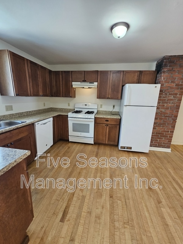 Building Photo - 49 Intervale Ave