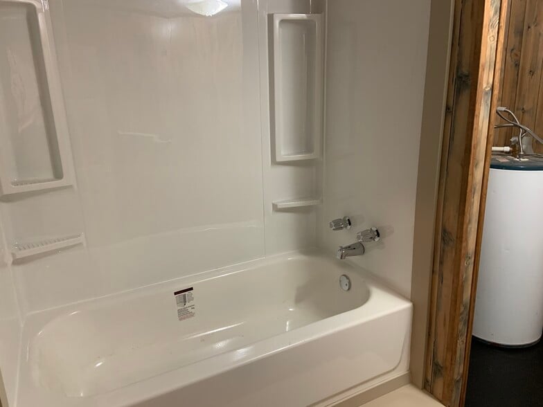 Building Photo - 614 N 13th Ave