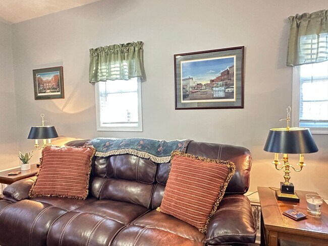 Building Photo - Fully Furnished/All Inclusive Magnificent Home for Rent