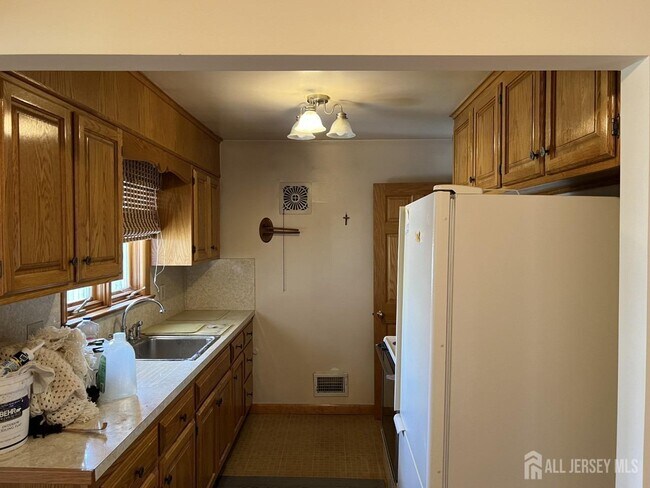 Building Photo - 30 Cypress St