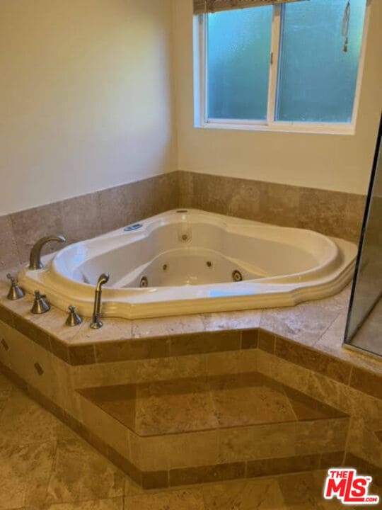 Building Photo - 3530 S Bentley Ave