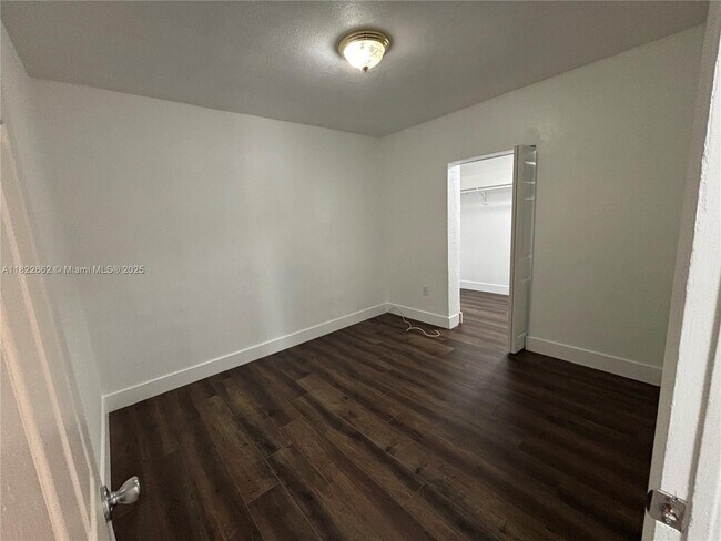 Building Photo - 30 E 44th St