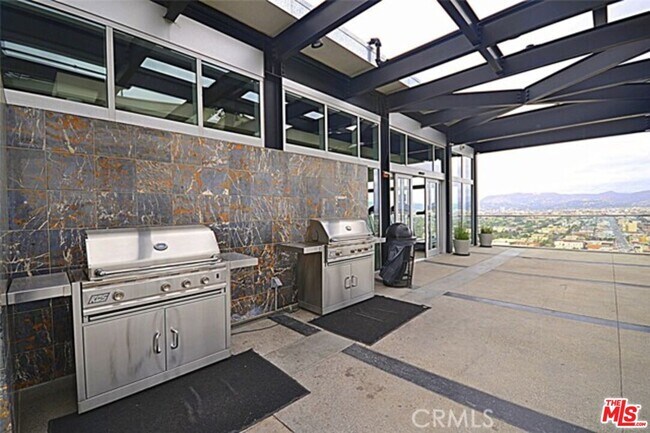 Building Photo - 3810 Wilshire Blvd