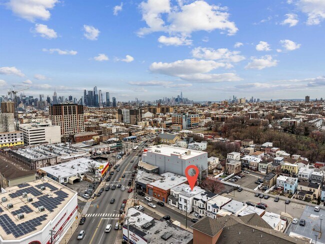 Building Photo - 1111 53rd St