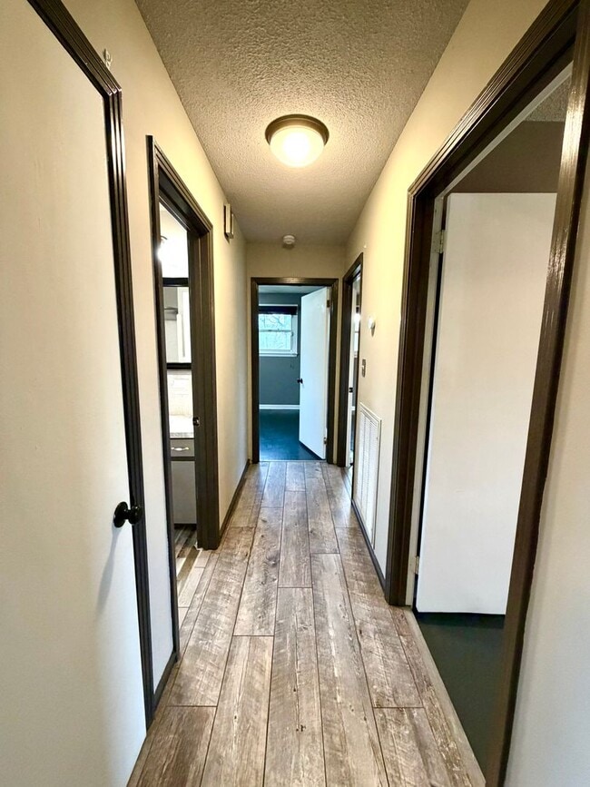 Building Photo - 2811 Thrush Dr