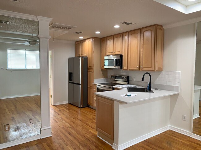 Building Photo - 2855 St Charles Ave