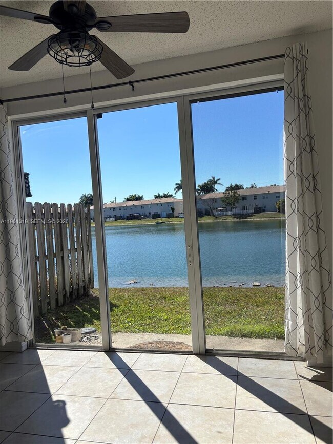 Building Photo - 1044 NE 42nd Terrace