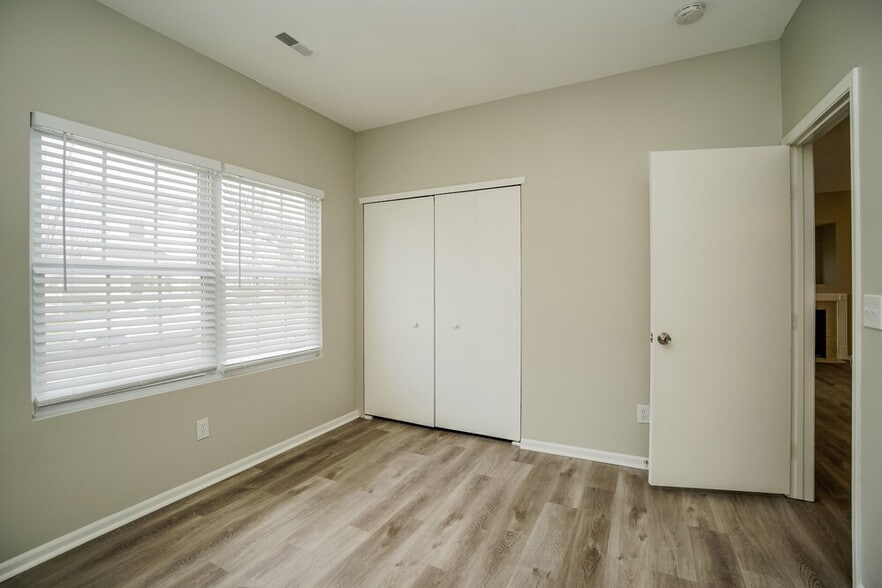 Building Photo - 4043 Summerstone Dr