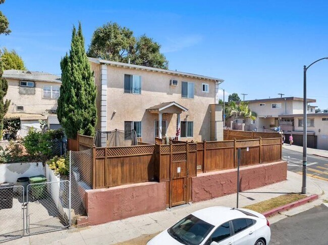 Building Photo - 1686 S Rimpau Blvd