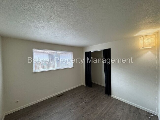 Building Photo - 2523 Baker Dr