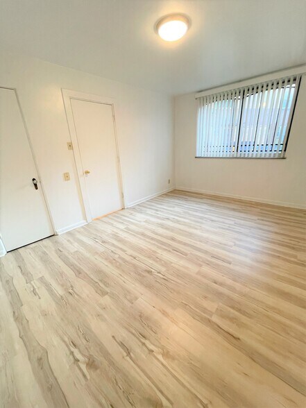 Building Photo - 5712 Phillips Ave