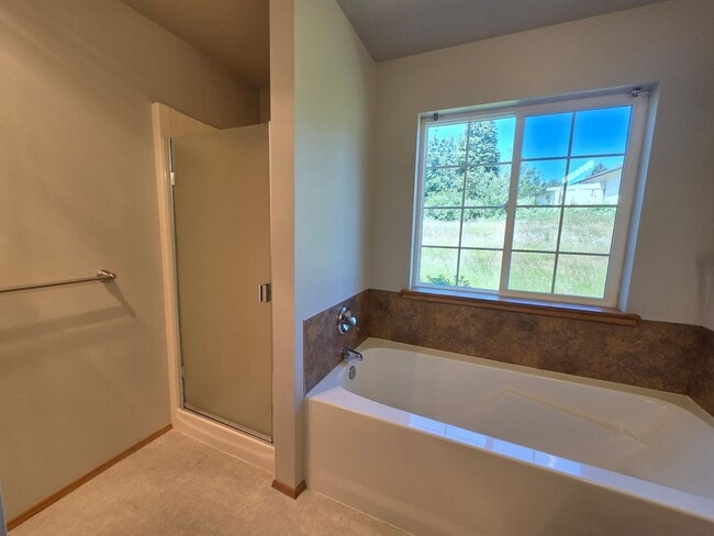 Building Photo - Port Ludlow Farmhouse for Rent, Freshly Updated and Available Now!