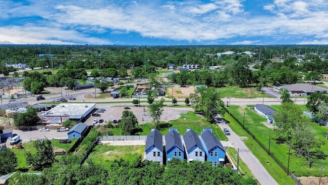 Building Photo - 1032 Glen Ln