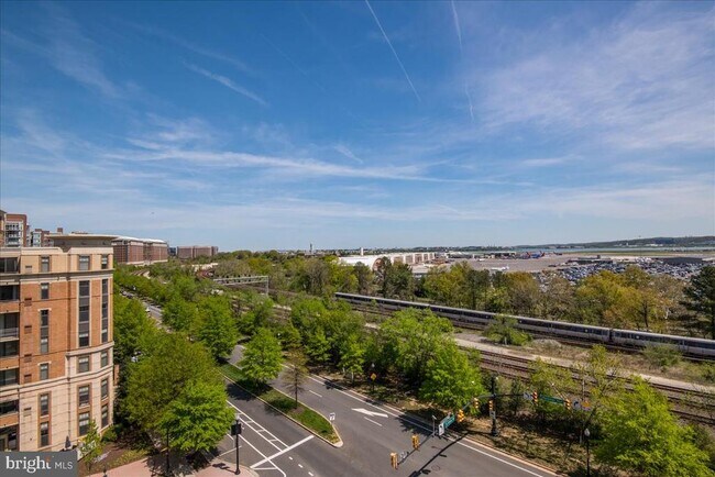 Building Photo - 3600 S Glebe Rd