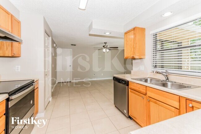 Building Photo - 11073 Steeding Horse Dr