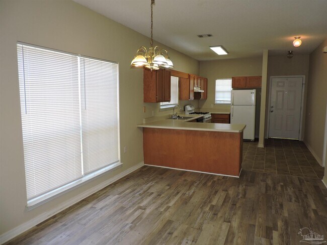 Building Photo - 206 Wildflower Ln