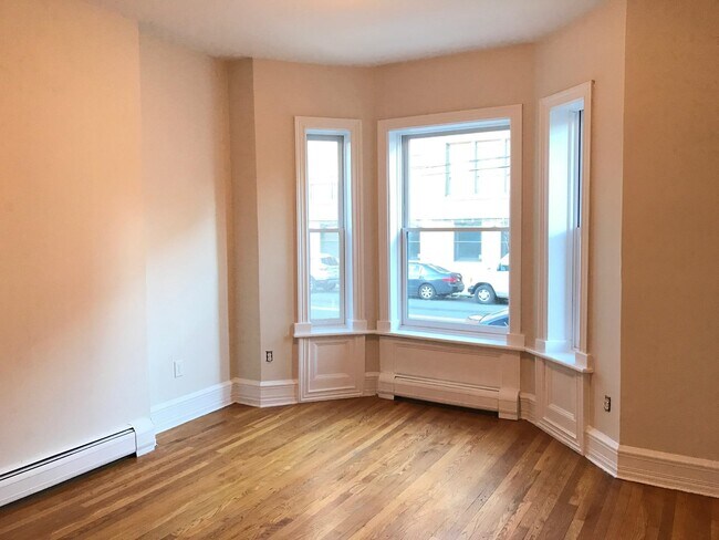 Building Photo - 55 Bright St