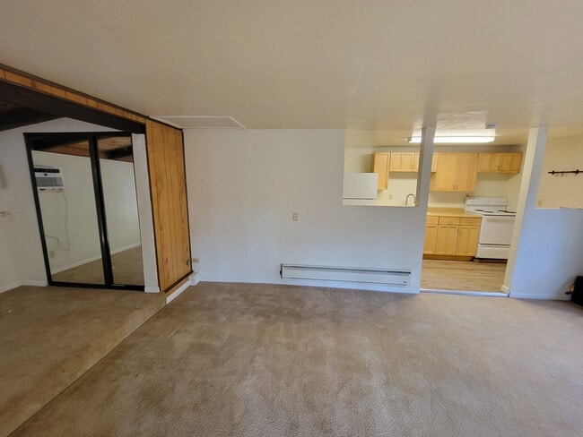 Building Photo - 158 Hall Ln