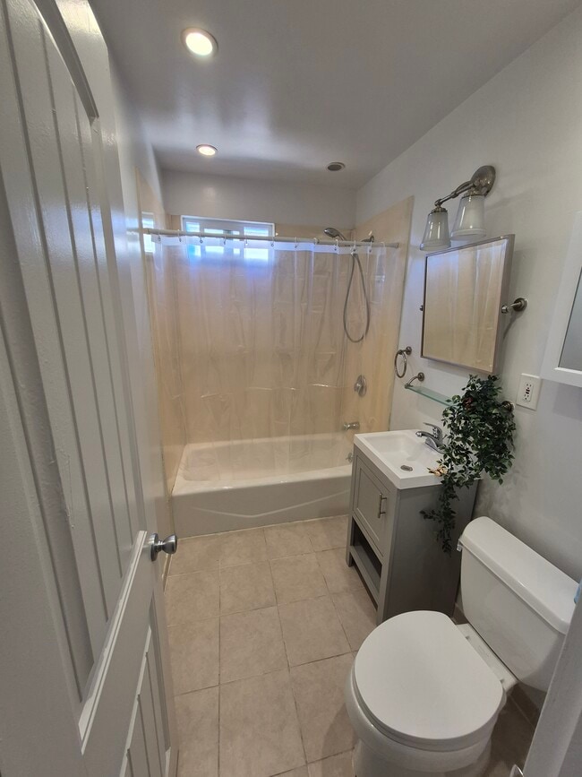 Building Photo - 4861 Lehrer Dr