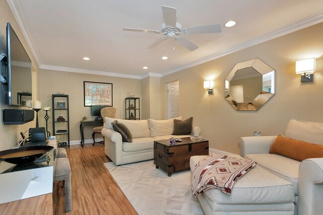 Building Photo - 24 Foxwood Cir