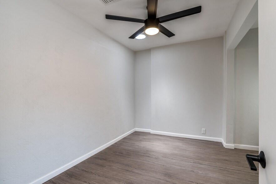 Building Photo - 1132 E Florita St