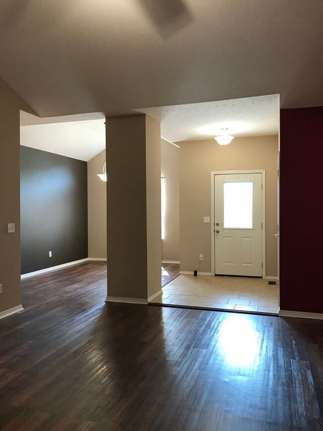 Building Photo - Executive Rental All Brick Home near South...
