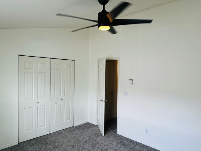 Building Photo - 1712 SE Halyard Ln