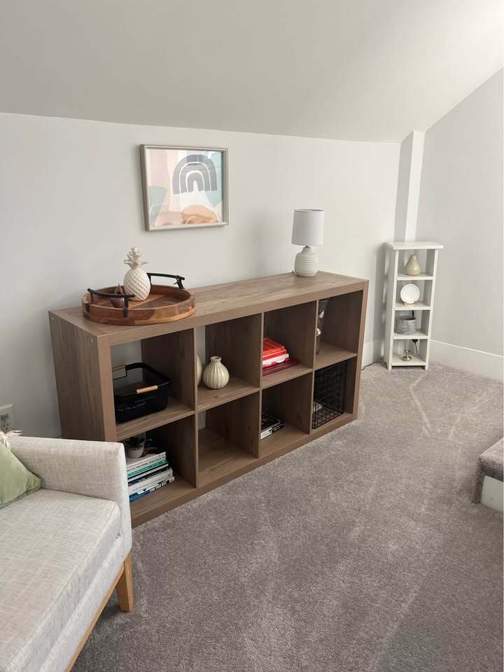 Landing with furniture - 44 N Spring St