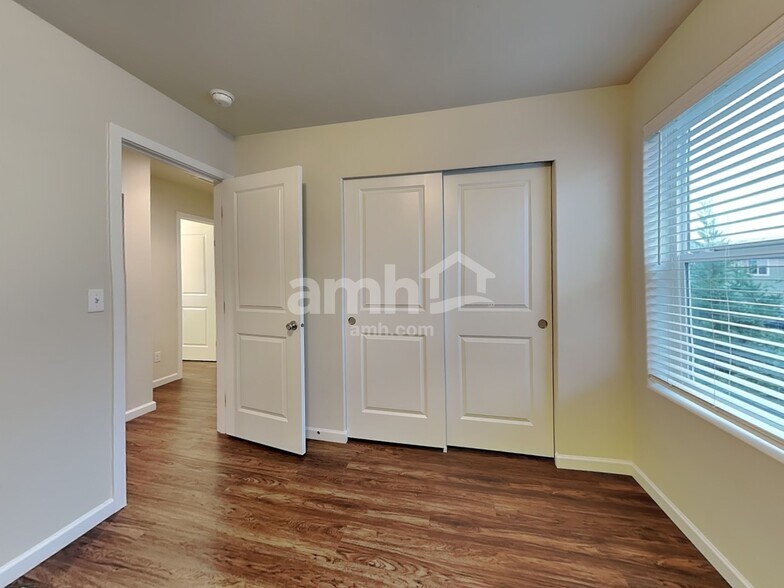 Building Photo - 18946 Lipoma Ave E