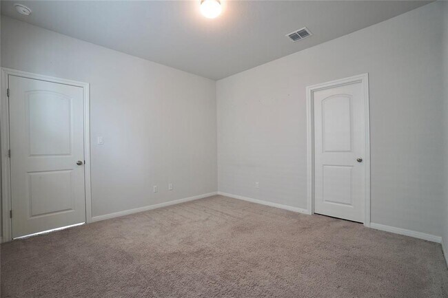 Building Photo - 2513 Danbury Ln