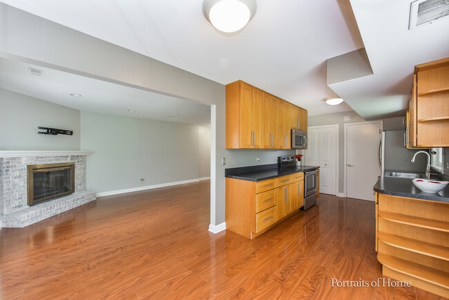 Building Photo - 453 Kensington Ct