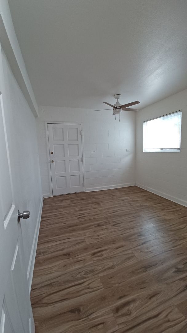 Building Photo - Single Level, Ground Floor, 3 Bed/1 Bath A...
