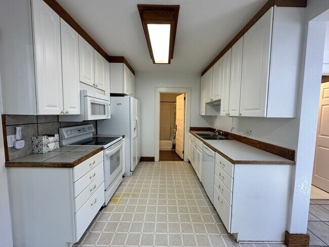 Building Photo - Remodeled Downtown Ellensburg Home