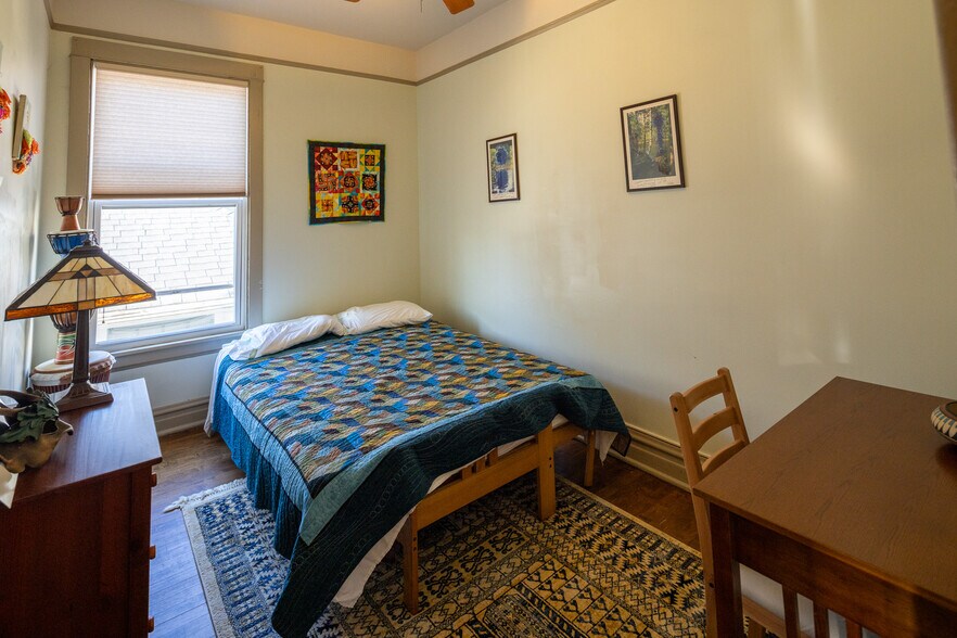 Building Photo - 4526 N Avers Ave