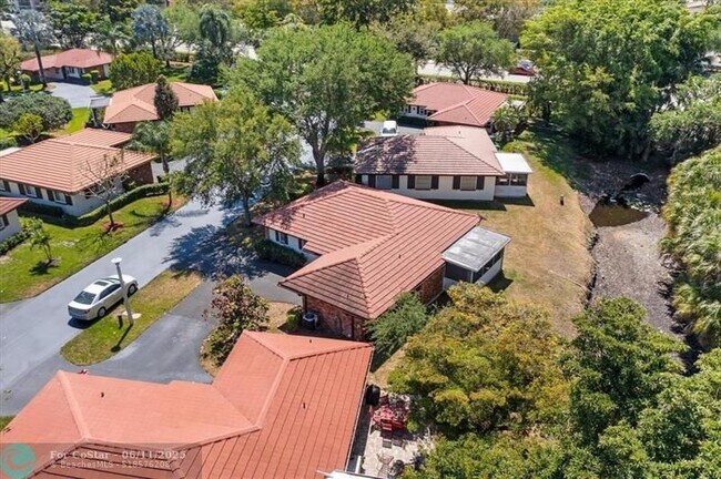 Building Photo - 9089 Thunderbird Dr