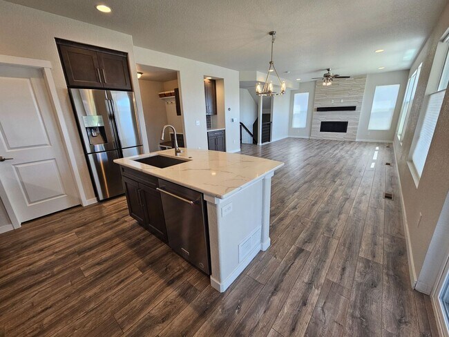 Building Photo - 1853 Clayhouse Dr