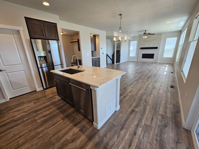 Building Photo - $3600 | 5BR/4BA | Beautiful Dog Friendly H...