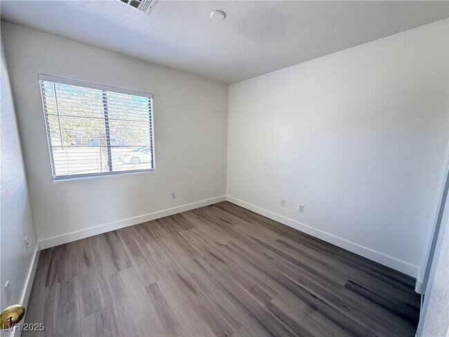 Building Photo - 5718 Royal Sands St