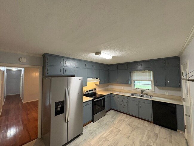 Building Photo - 125 Meadow Dr