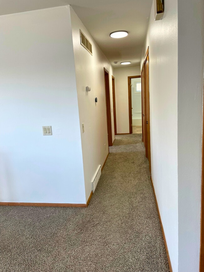 Building Photo - 705 Willow Run St