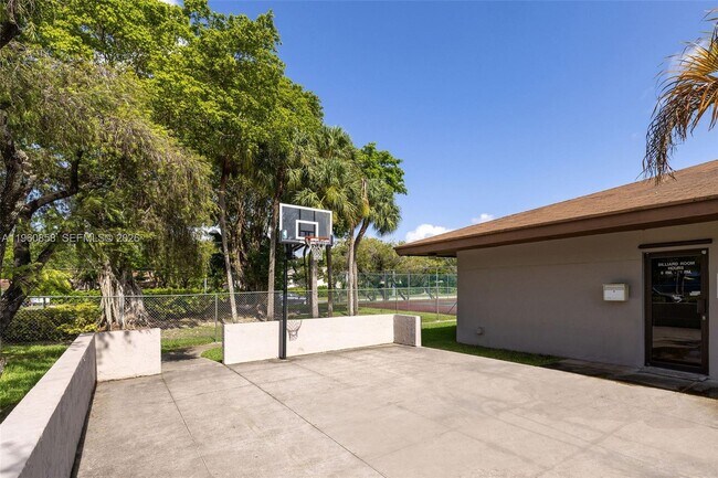 Building Photo - 10835 SW 112th Ave