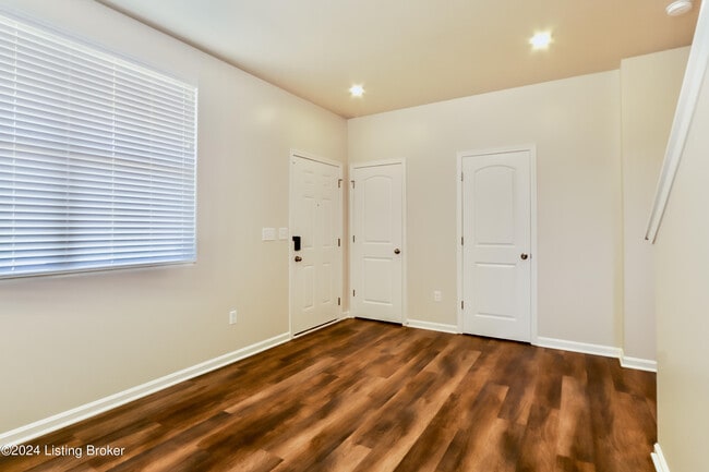 Building Photo - 443 Vildana Wy